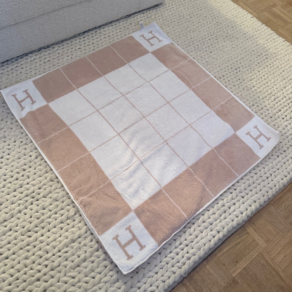 Hermes Beige and White Towel with Iconic H Design